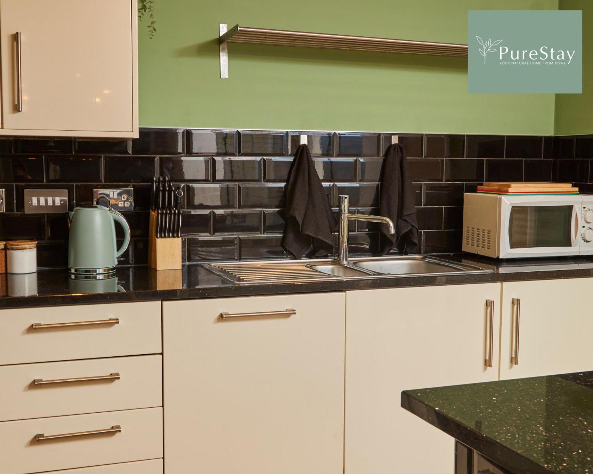 Superb House Manchester Near Etihad With Free Parking Sleeps 8 Esterno foto