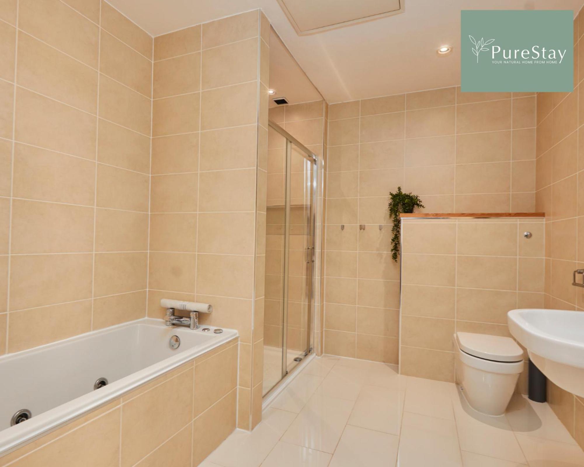 Superb House Manchester Near Etihad With Free Parking Sleeps 8 Esterno foto