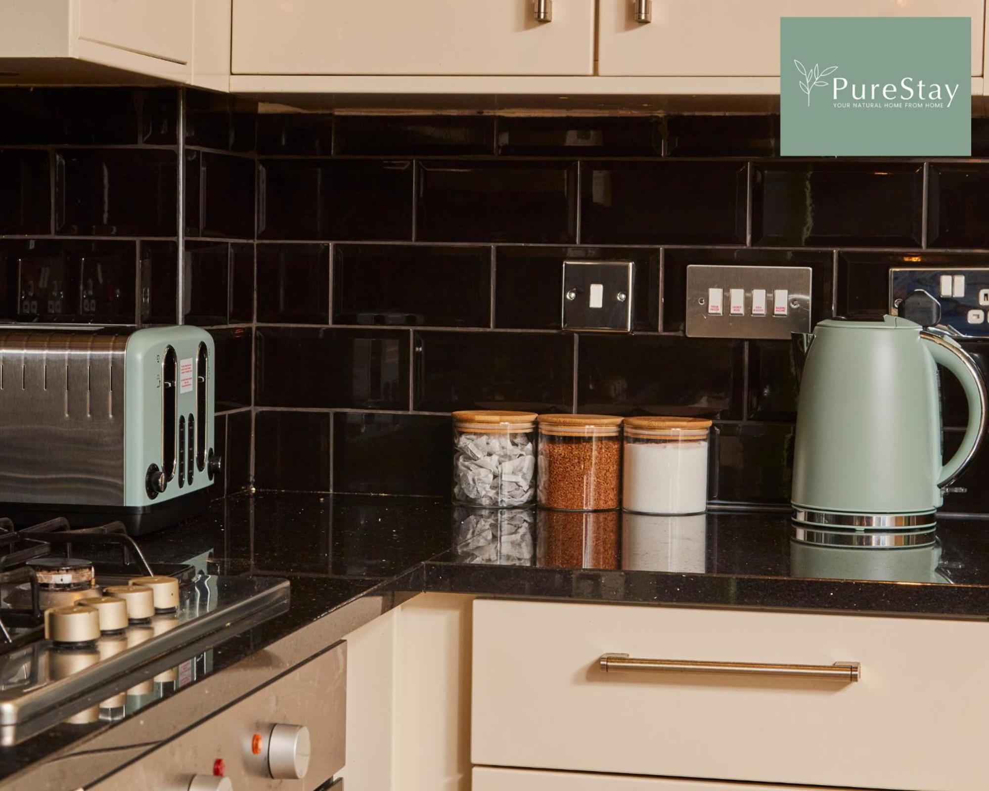 Superb House Manchester Near Etihad With Free Parking Sleeps 8 Esterno foto